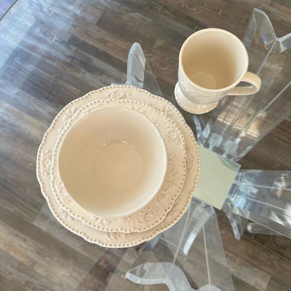 Salad Plates Better Homes and Gardens Medallion Wreath Cream Mist Set of 2 - Picture 9 of 9